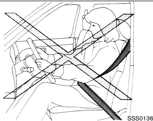 NISSAN 350Z 2005 - PRECAUTIONS À PRENDRE AVEC LES CEINTURES DE SECURITÉ - 2