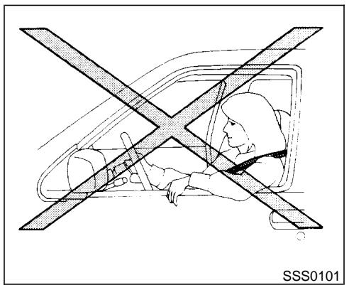 NISSAN MAXIMA 2002 - ATTENTION - 1