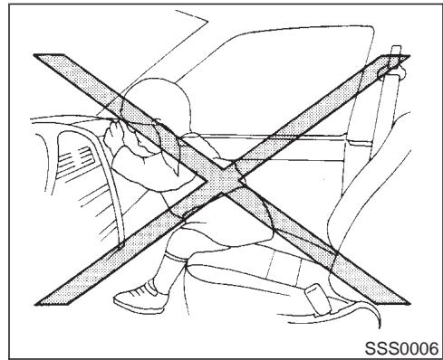 NISSAN MAXIMA 2002 - ATTENTION - 2