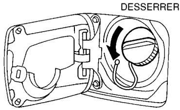 NISSAN MAXIMA 2002 - TRAPPE DU RÉSERVOIR DE CARBURANT - 2