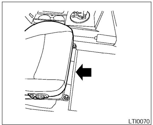 NISSAN MAXIMA 2005 - PLAQUE DU NUMERO D'IDENTIFICATION DU VEHICULE (NIV) - 1