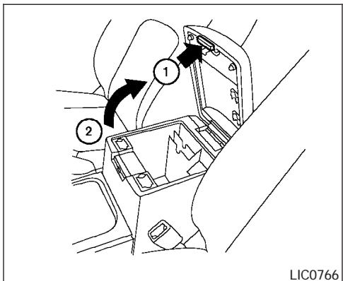 NISSAN PATHFINDER 2005 - BAC DE RANGEMENT SOUS LE SIÈGE DE DEUXIÈME RANGÉE - 1