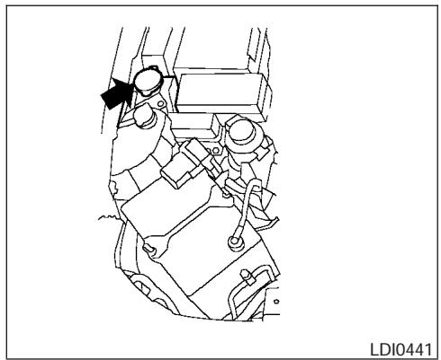 NISSAN PATHFINDER 2005 - LIQUIDE DE LAVE-GLACE - 2