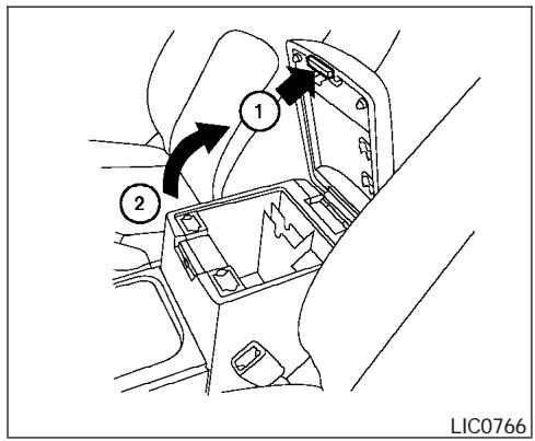 NISSAN PATHFINDER 2006 - BAC DE RANGEMENT SOUS LE SIÉGE DE DEUXIÈME RANGÉE - 1