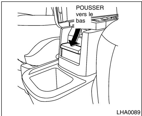 NISSAN QUEST 2001 - Pour jouer un jeu videoo - 1