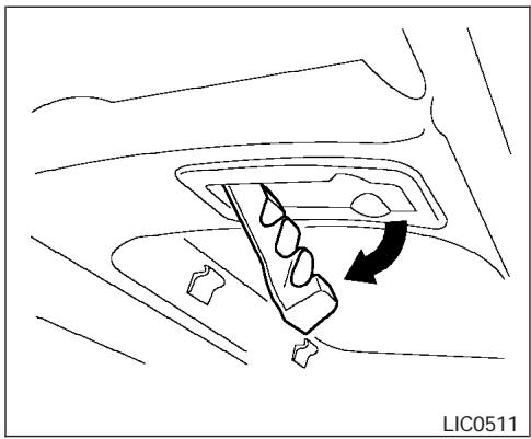 NISSAN QUEST 2005 - CASIER DE RANGEMENT DE L'AIRE DE CHARGEMENT - 1