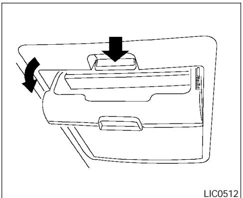 NISSAN QUEST 2005 - Grand casier de rangement - 1