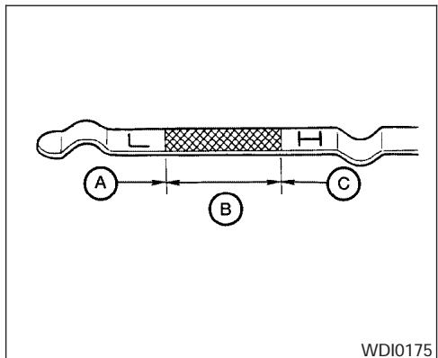 NISSAN QUEST 2007 - VÉRIFICATION DU NIVEAU D'HUILE MOTEUR - 1