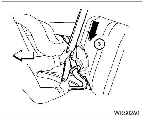 NISSAN SENTRA 2004 - Dispositif de retenue orienté vers l'arrière (sièges côte rue) — étape 1 - 3