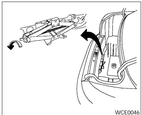 NISSAN SENTRA 2004 - Retrait de la roue de secours et des outils du coffre - 1