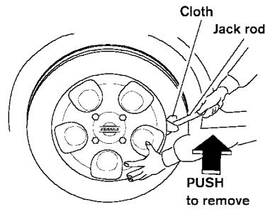 NISSAN SENTRA 2004 - Retrait de la roue de secours et des outils du coffre - 3