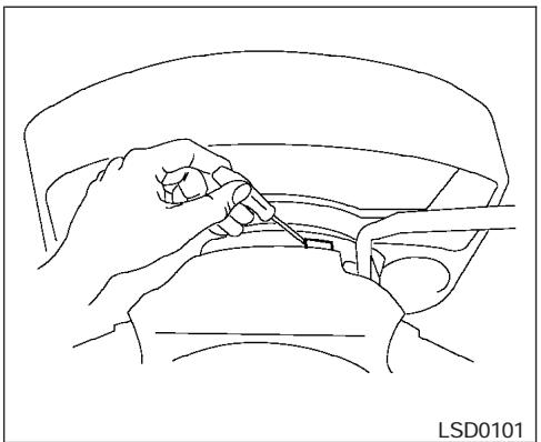 NISSAN TITAN 2004 - Déverrouillage du levier de vitesse - 1