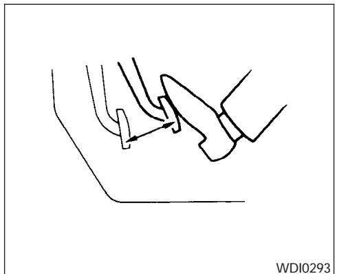 NISSAN TITAN 2004 - FREIN DE STATIONNEMENT ET PEDALE DE FREIN - 1