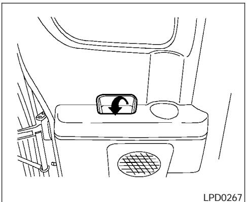 NISSAN TITAN 2004 - ATTENTION - 2