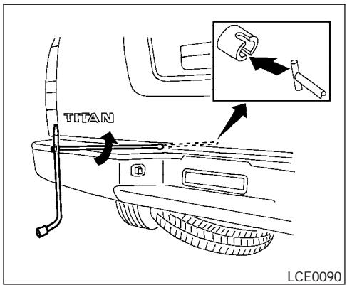NISSAN TITAN 2004 - ATTENTION - 1