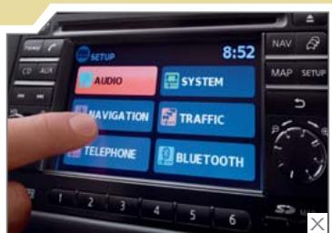 NISSAN NOTE - NISSAN CONNECT* VOUS MONTRE LE CHEMIN, JOUE VOITE MUSIQUE   ET VOUS TIENT INFORMÉ. Toutes les fonctions du Nissan Co.   trassemblées dans une unité de contrôle simple et ergone, à   navigation satellite, le lecteur CD et la radiée   P3 et téléphone Bluct - 1