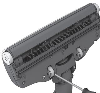 ELECTROLUX ULTRASILENCER USORIGINPR - Cleaning the AeroPro motorized nozzle - 2