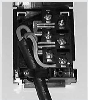 ROSIERES BOCUSE RBC 127 - 3- Passage du cordon dans le serre-cable - 1