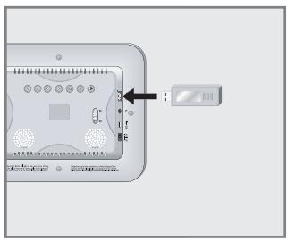 GRUNDIG GPF 6885 - Raccordement d'une clé USB - 1