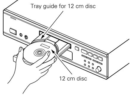DENON DCD-685 - How to load a disc - 1