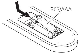 DENON S-32 - Insertion des piles - 2