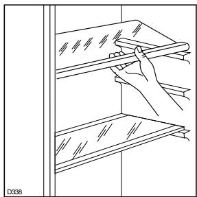 ZANUSSI ZBB7294 - Positioning the door shelves - 1
