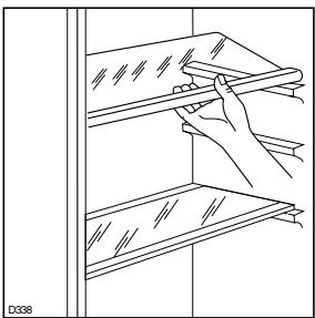 ZANUSSI ZBB8294 - Positioning the door shelves - 1