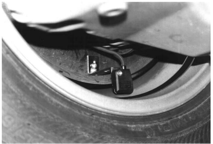 BLAUPUNKT TRAVELPILOT RG 05 - Montage capteur de roue et piste magnétique fig. 4 - 1