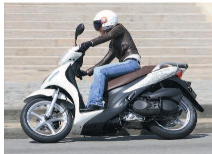 SUZUKI SIXTEEN 125 - Le burgman 125 : un moteur vif pour la ville et tout le comportement d'un véritable maxi-scooter. - 5