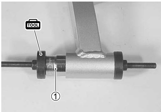 SUZUKI VANVAN 125 - Inspection et remplacement BRAS oscillant - 10