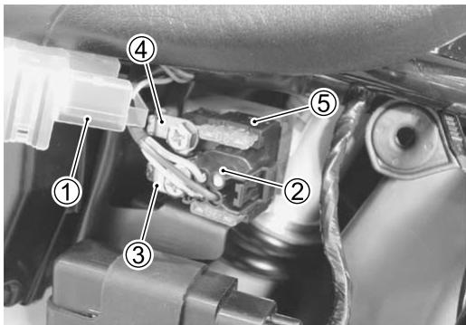 SUZUKI VANVAN 125 - Inspection du RELAIS de demarreur - 1