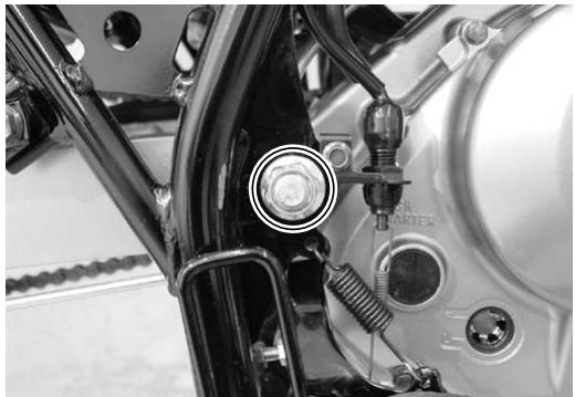 SUZUKI VANVAN 125 - Inspection et remplacement BRAS oscillant - 1