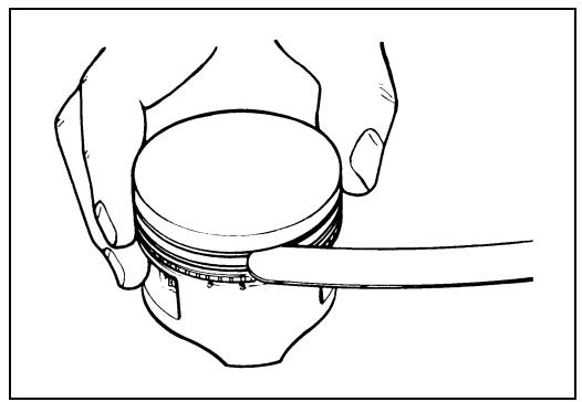 SUZUKI VANVAN 125 - Ouverture du segment de PISTON et coupure du segment de PISTON - 2