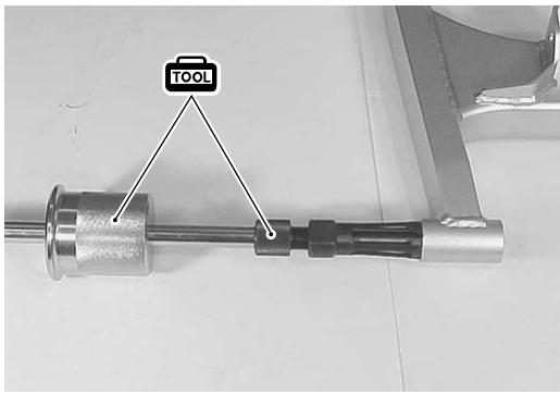 SUZUKI VANVAN 125 - Inspection et remplacement BRAS oscillant - 8