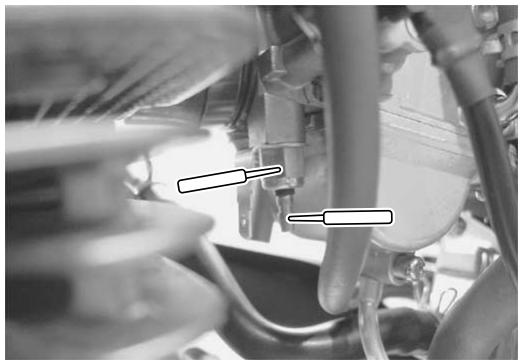 SUZUKI VANVAN 125 - Inspection du rechauffeur du carburateur - 4