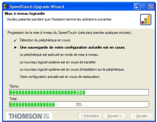 SpeedTouch Upgrade Wizard Mise à niveau logicielle Veuillez patienter pendant que l'Assistant termine les opérations suivantes. Progression de la mise à niveau du SpeedTouch (cela peut prendre quelques minutes) : ✓ Détection du périphérique en cours. ► Une sauvegarde de votre configuration actuelle est en cours. Le périphérique est exécuté en mode de mise à niveau. Le nouveau logiciel système est en cours de transfert. Le nouveau logiciel système est en cours d'installation sur le périphérique. Votre configuration actuelle est en cours de restauration. Tâche : Total : 33% < Précédent Suivant > Annuler THOMSON MULTI MEDIA