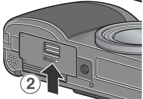 RICOH GR DIGITAL - L'insertion d'une carte mémoire SD - 4