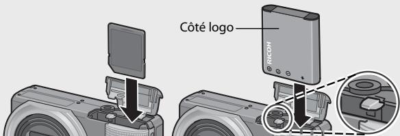 RICOH CX3 - Insérez la batterie rechargeable et une carte mémoire SD. - 1