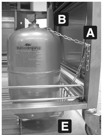 SMEG BQ60TDE - Fixation de la bouteille au chariot (option) - 1