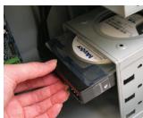 GIGABYTE GA-990FXA-UD7 - Installieren der IDE- und SATA-Geräte - 2