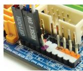 GIGABYTE GA-990FXA-UD7 - Podłączanie kabli do złączy wewnętrznych - 1