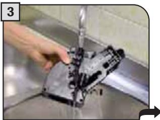 SAECO PRIMEA TOUCH PLUS CAPPUCCINO - CLEANING THE BREW GROUP - 3