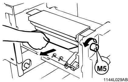 KONICA MINOLTA CF911PE - En tournant la molette 5 , ,(204) sortir la feuille de papier et refermer l'unité de fixation. - 1