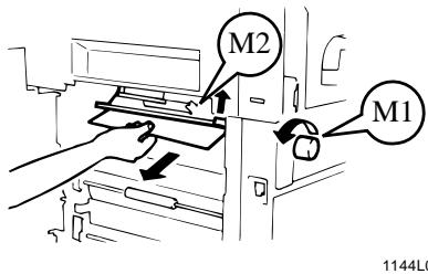 KONICA MINOLTA CF911PE - Soulever le guide 2 , tourner la molette 1 et retarder la feuille de papier. - 1