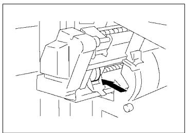 KONICA MINOLTA DI620 - Remplacer la cartouche d'agrafes - 7