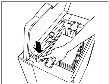 KONICA MINOLTA DI650 - Remplissage du bac d'alimentation de papier 4 - C-404 (option) - 3