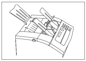 KONICA MINOLTA MF1600E - Installation du support de papier de réception - 1