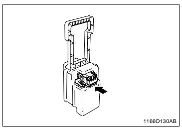 KONICA MINOLTA DI250 - Enlever le serrage papier dans l'agrafeuse - 7
