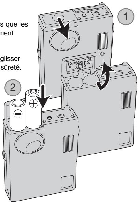 KONICA MINOLTA DIMAGE X31 - MISE EN PLACE DES PILES - 1