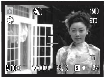 KONICA MINOLTA DIMAGE Z10 - Mémorisation de la mise au point - 2